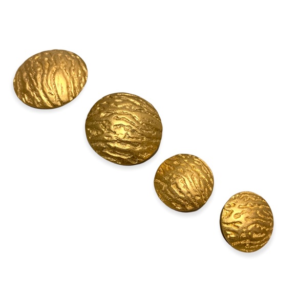 4 AUTHENTIC Vintage Gold Metal Chanel Buttons - Picture 1 of 7